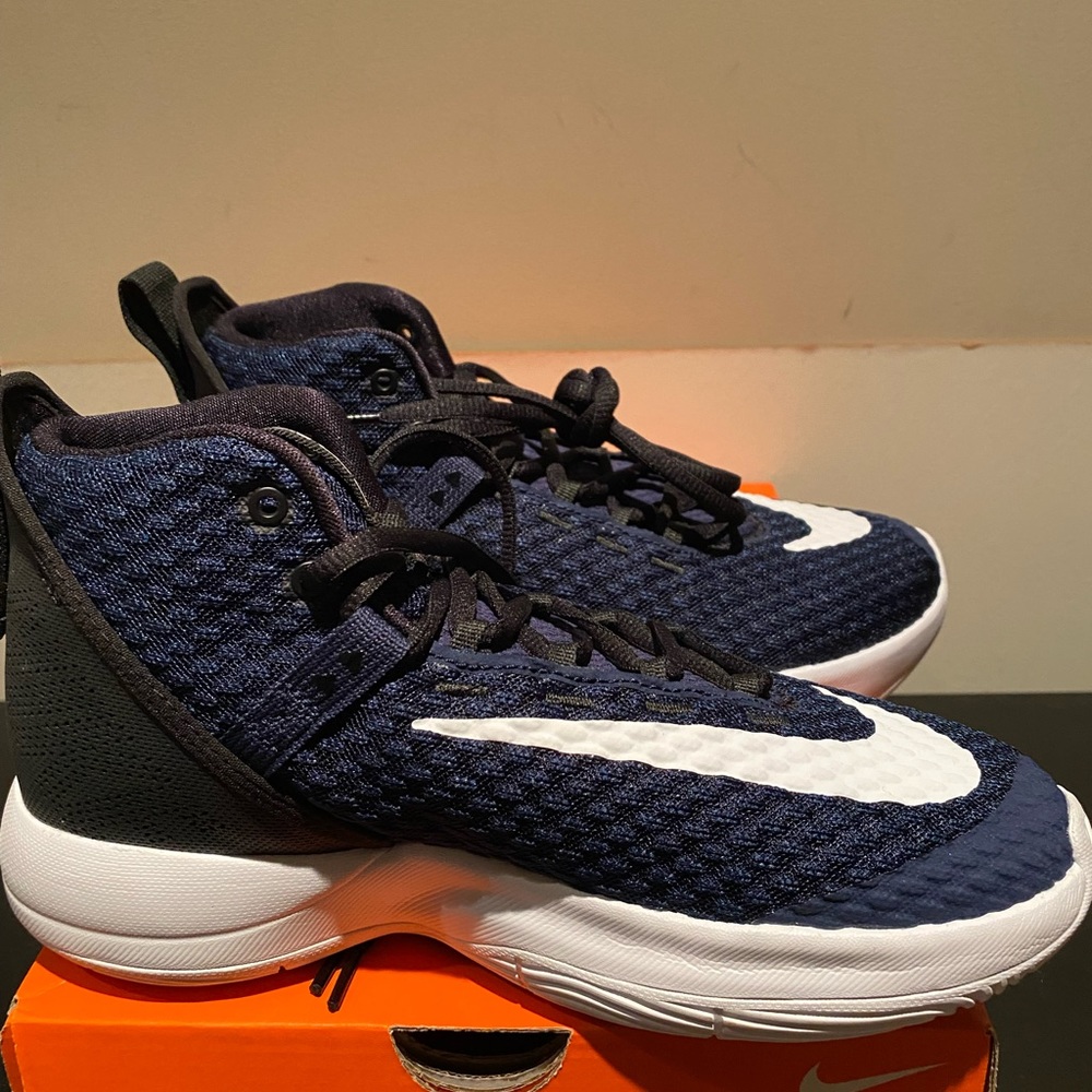 NWB Nike Zoom Rize TB womens size 6